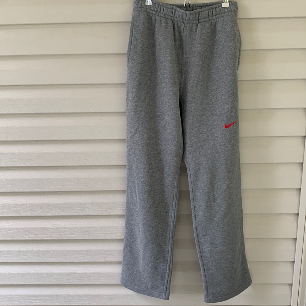 Warm Nike straight leg sweatpants